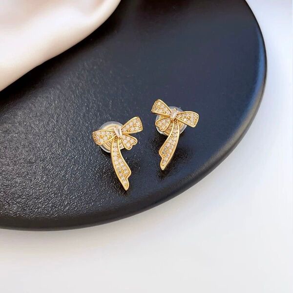 N149高品質 小ぶり リボン 痛くない イヤリング 上品 高級感 キラキラ 結婚式 ブライダル 韓国 ゴールド色 日常 通勤