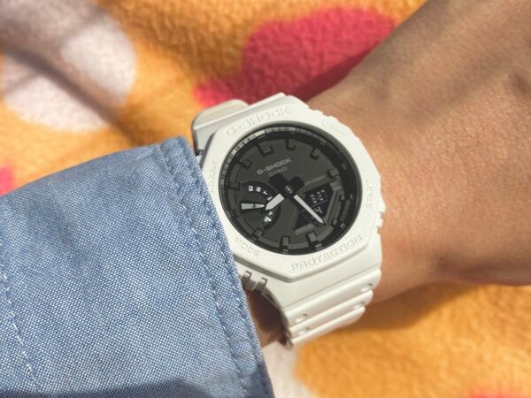 美品 G-SHOCK GA-2100 カーボンコアガード 腕時計 ホワイト