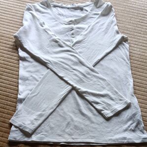ユニクロ ヘンリーネック 長袖Tシャツ 白 M