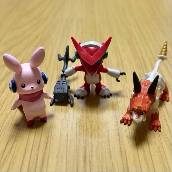 2010年 「デジモンクロスウォーズ フィギュアコレクション」 3個セット シャウトモン ドルルモン キュートモン