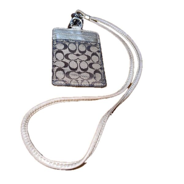【中古品】 COACH パスケース 取り外し可能ストラップ付き