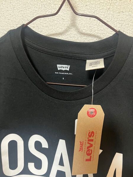 リーバイス Levi's 黒色 Mサイズ ブラックTシャツ 大阪 OSAKAプリント 新品タグ付き