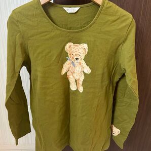 クマ刺繍のオリーブグリーン長袖TシャツロンT