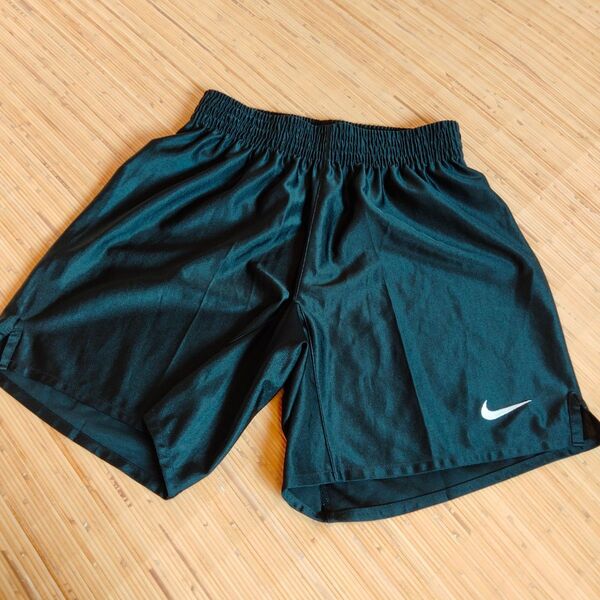 ■タイムセール■NIKEナイキ ショートパンツ サカパン サッカーパンツ スポーツ 黒 ブラック メンズL 美品