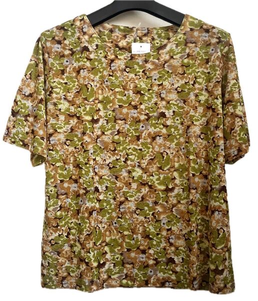 花柄半袖Tシャツグリーントップス新品タグ付きプレゼントにもさらさら生地Lサイズ