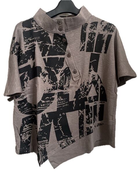 ブラウングラフィックプリント半袖Tシャツ新品タグ付きゆったりオーバーサイズ