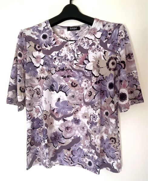 花柄 Tシャツ M-L 紫系 新品タグ付きプレゼントにも母の日