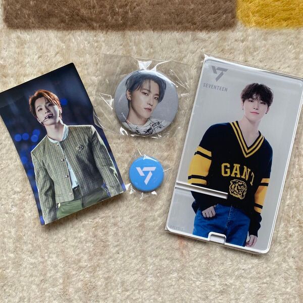 SEVENTEEN ディノ D FESTA缶バッジ・RIGHT HERE ムビチケ特典ステッカーカード・アクリルスマホスタンド