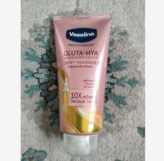 Vaseline Healthy Bright Gluta-Hya Serum Burst Lotion