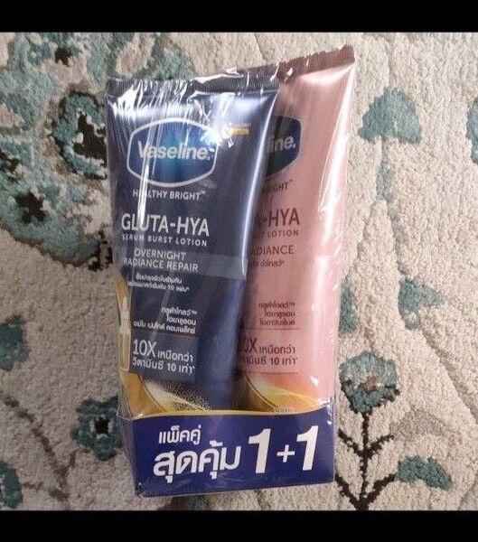 Vaseline Gluta Hya ワセリンボディローション 300ml×2個のセット