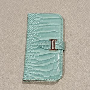 在庫1点! 富士通らくらくスマートフォン F-52B 手帳型ケース