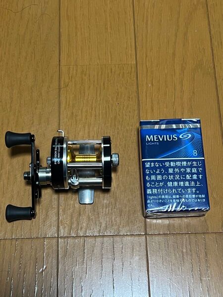 未使用 右ハンドル ミニクラシックベイトリール 穴釣りや渓流 携帯用に 1500 2500 ABU ambassadeur