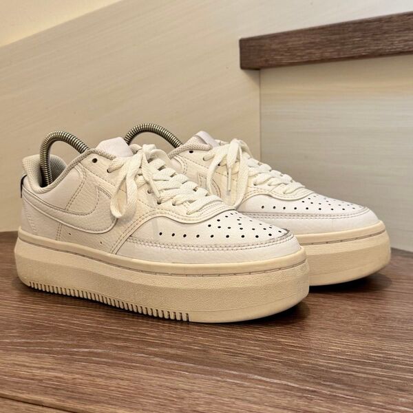 NIKE コートビジョンアルタ ホワイト 厚底スニーカー 24.0