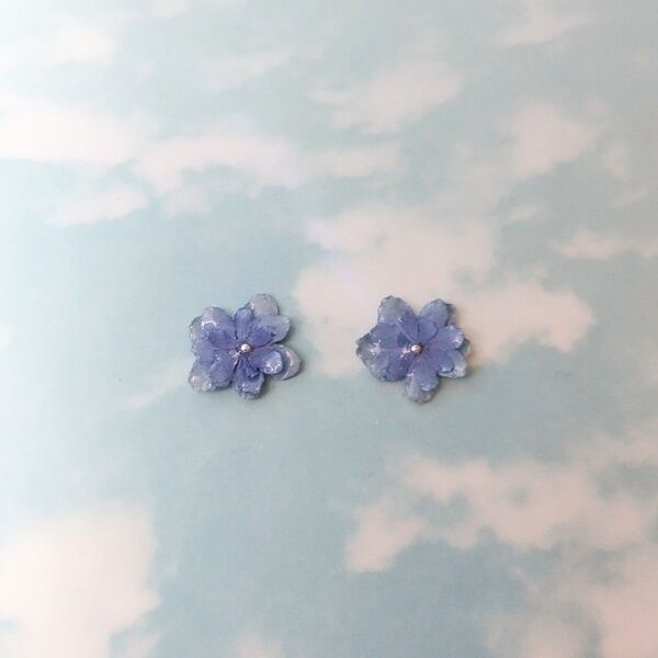 薄青紫陽花のピアス①、イヤリング無料交換出来ますピアス、イヤリング無料交換出来ます