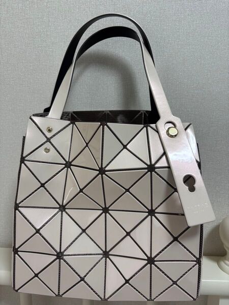 BAO BAO ISSEY MIYAKE CARAT ハンドバッグ クリーム