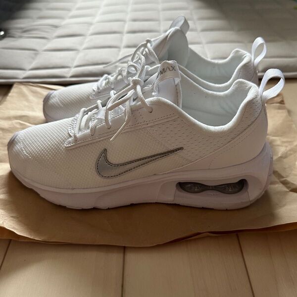 ナイキ エアマックス INTRLK ライト ウィメンズシューズ NIKE AIR ホワイト