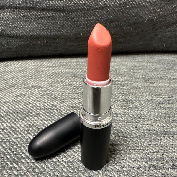 MAC マキシマルシルキーマットリップスティック 682マルイットトゥザマックス