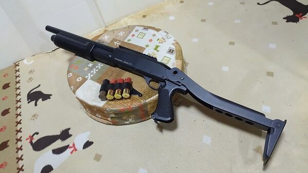 60 CYMA M870 3発同時発射エアコキショットガン シェルマガジン4個付き スポーツライン 樹脂製