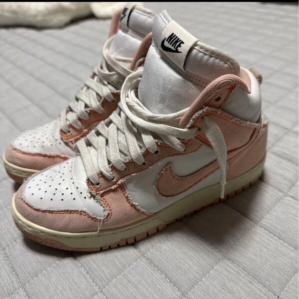 NIKE