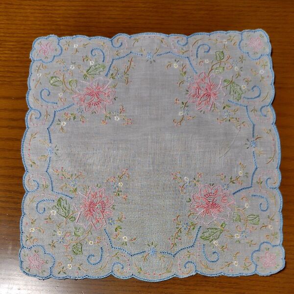 スワトウ花柄刺繍ハンカチ