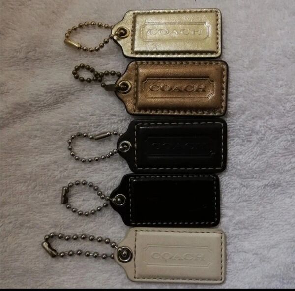 価格の相談は応じない 5個 黒色 金色 キーホルダー コーチ COACH レザー バッグチャーム チャーム プレート 白色