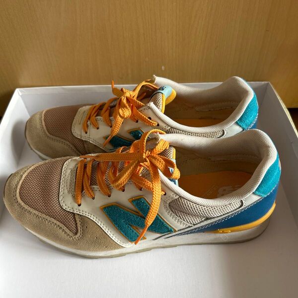 New Balance 996 スニーカー ベージュ/オレンジ/グリーン 24.5cm