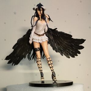 黒い羽根を出現させた妖艶なるサキュバス