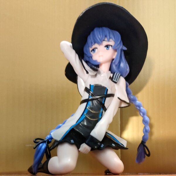 ちょっと大きめ立て膝の紫髪の魔法少女