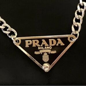 PRADAチャームネックレス