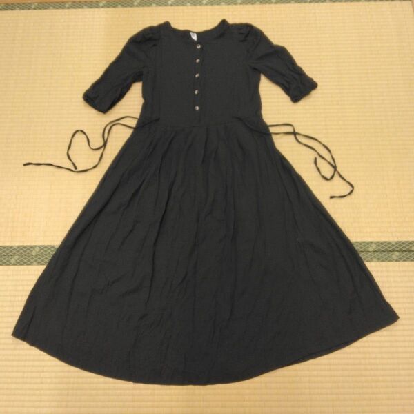 美品 半袖 ワンピース 黒色 ブラック M 綿 ポリエステル 薄手 透け感なし