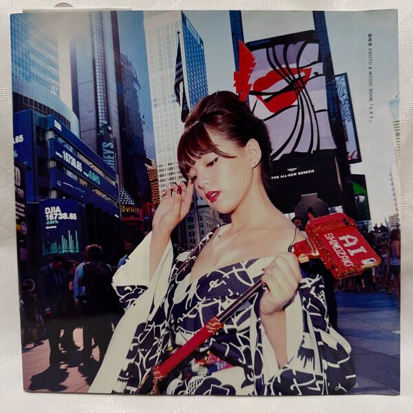 サイン入り 篠崎愛 PHOTO & MUSIC BOOK 「ヒカリ」