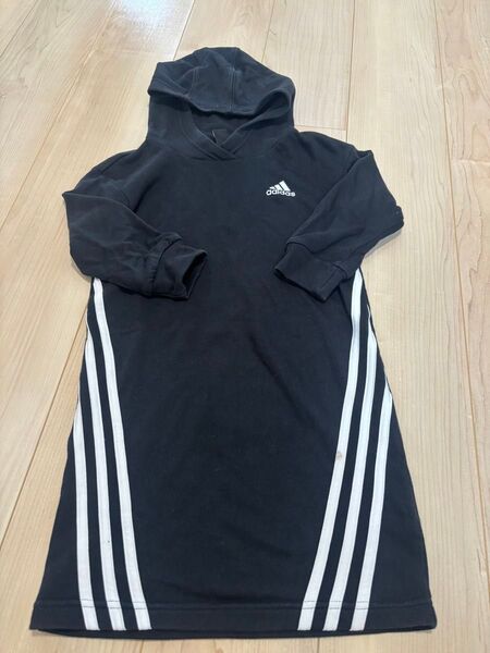 adidas ブラック フード付き トレーナー ワンピース 100cm