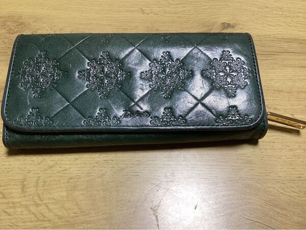 中古品 ダコタ 長財布