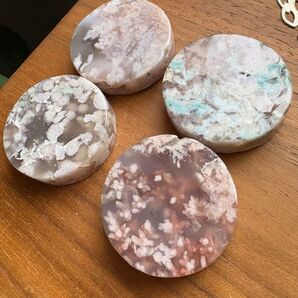 天然石 桜瑪瑙の丸型プレート 4個セット