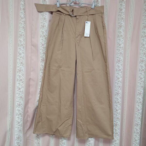 新品 GU ベルトツキ チノワイドパンツ L ベージュ