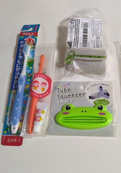 子供用歯ブラシ 2本 & チューブ絞り 2個 セット