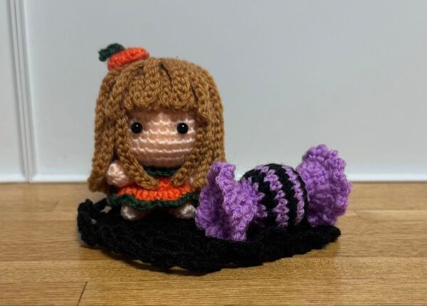あみぐるみ★ハロウィンB かぼちゃドレスの女の子 アメ 蜘蛛の巣風ドイリー ハンドメイド かぎ針編み