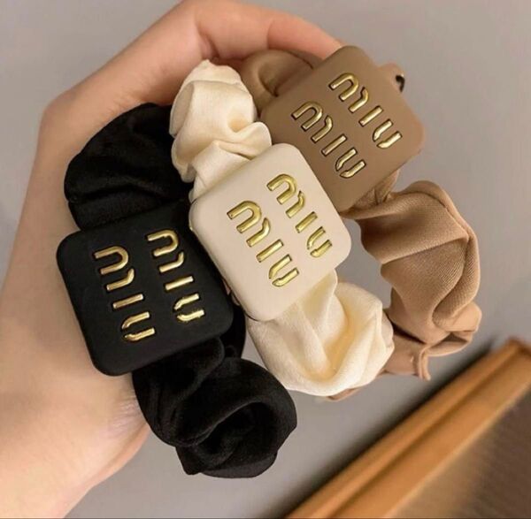 新品 ヘアバンド シュシュ ヘアゴム 3つセット