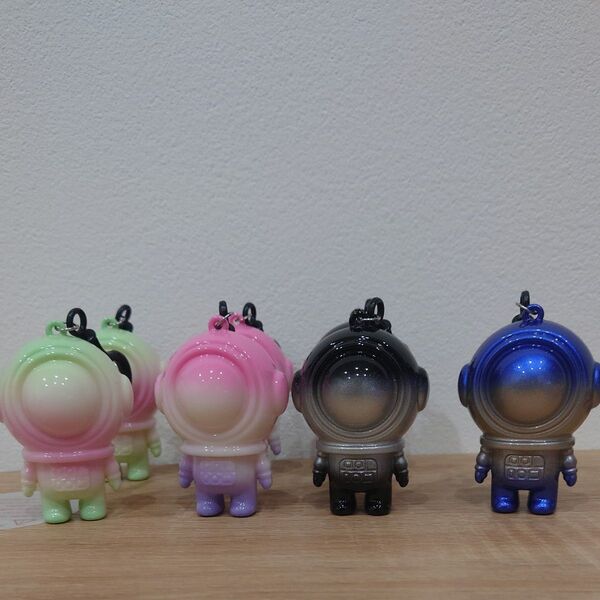☆宇宙飛行士キーホルダー4点セット ☆手芸☆まとめ買い歓迎☆バラ売り可能☆
