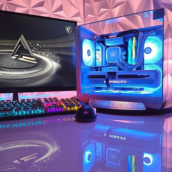 『新品』【コンパクト3面ガラスゲーミングPC】デスクトップ/i7 14700KF/RTX5070/ミニタワー/ホワイト/光る