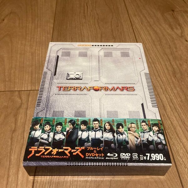 テラフォーマーズ ブルーレイ&DVDセット プレミアムエディション (初回仕様/3枚組) Blu-ray