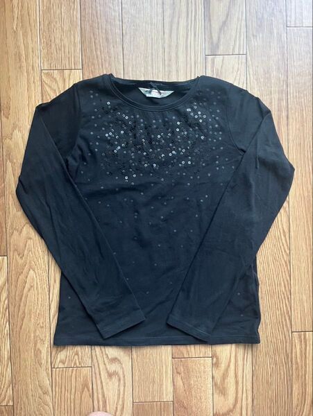 H&M スパンコール付き黒の長袖カットソー