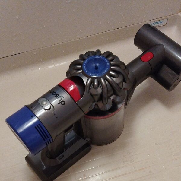 Dyson コードレスクリーナー V8 ヘッドミニローラ付ジャンク品 簡易清掃済 部品取専用