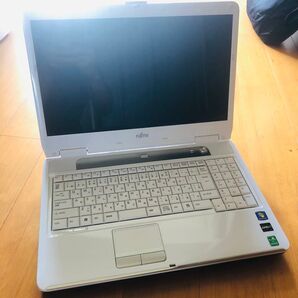 富士通 ノートPC ホワイト LIFE BOOK AH520/1A