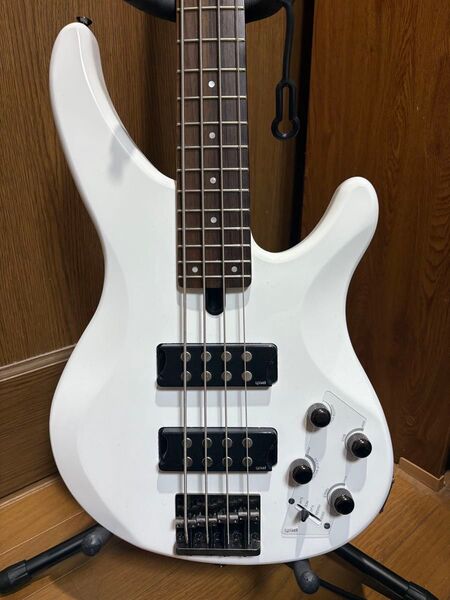 美品 YAMAHA TRBX304 ホワイト 新品弦付き ヤマハ