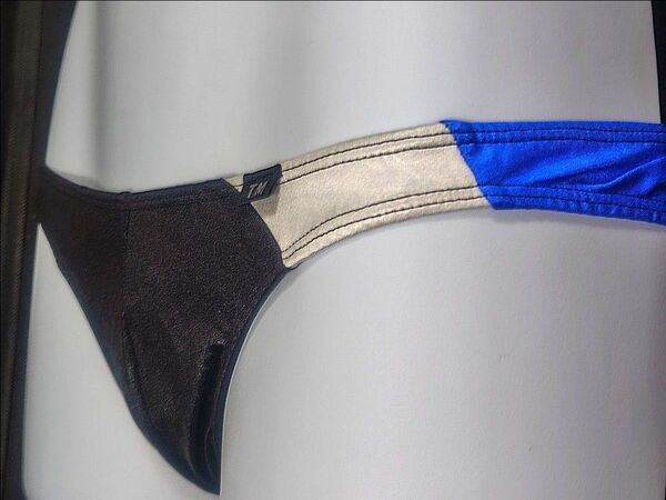 TMコレクション Mサイズ 新品保管品 競パン ビキニ水着 腰紐無しタイプです