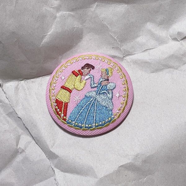 Disney Characters 刺繍缶バッジビスケット シンデレラ ディズニー