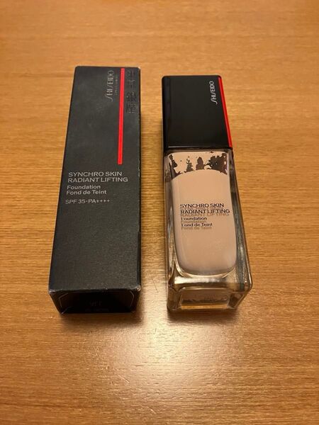 SHISEIDO シンクロスキンラディアントリフティングファンデーション 140Porcelain