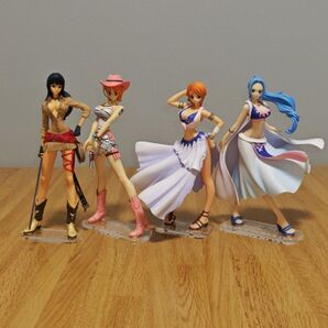 ワンピース DX GIRLS SNAP COLLECTION フィギュア ナミ ビビ ロビン 4種セット アクリル台座付き