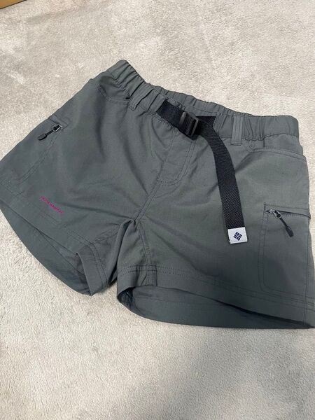 美品 コロンビア レディース M ショートパンツ 濃いめグレー アウトドア スポーツ 半ズボン キッズにも 柔らかな素材 速乾